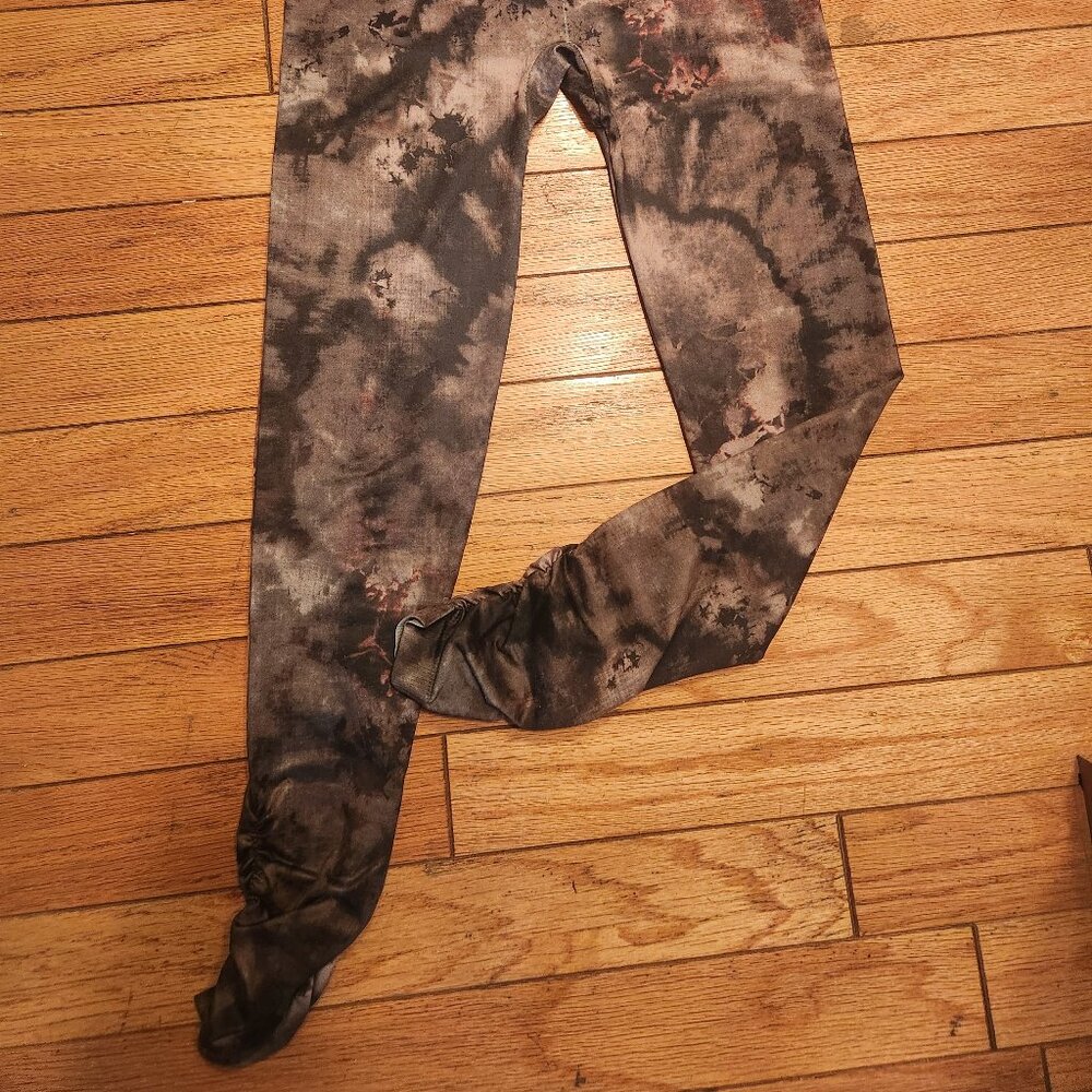 LEGGINGS....GORGEOUS! - Picture 2 of 3